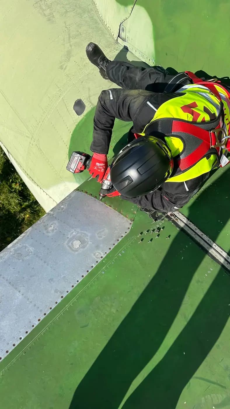 Trasferimento di un aereo museo AN-26 da 15 tonnellate attraverso Varsavia — 5