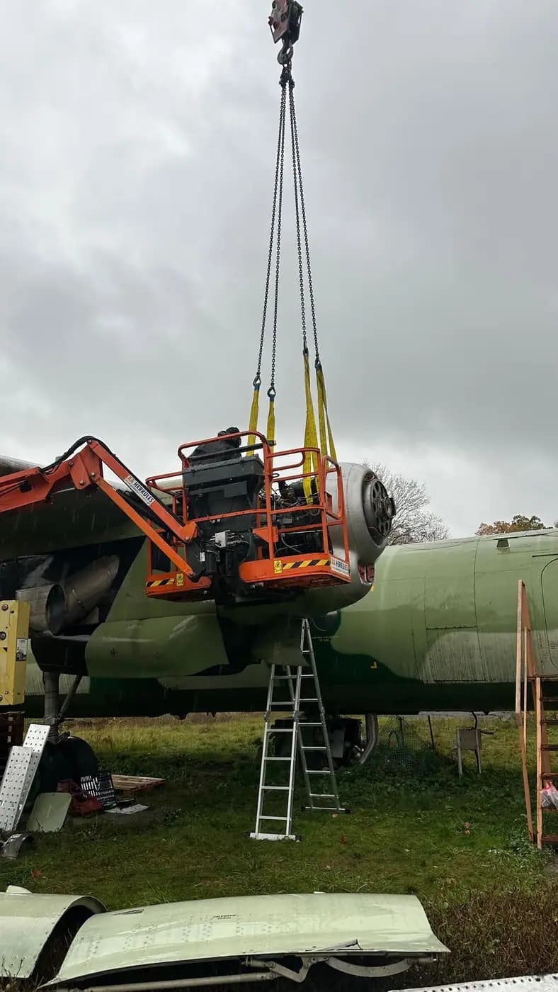 Trasferimento di un aereo museo AN-26 da 15 tonnellate attraverso Varsavia — 9