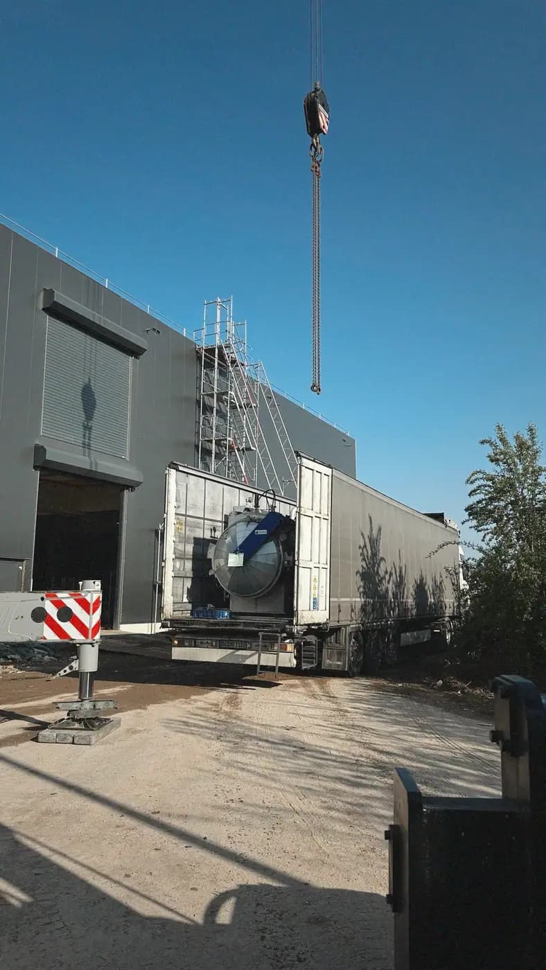 Sollevamento e Installazione di Cinque Autoclavi di Sterilizzazione — 2