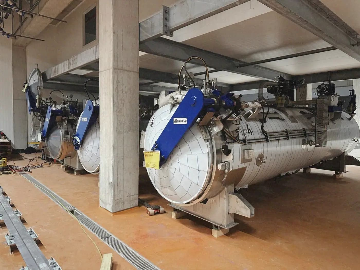 Sollevamento e Installazione di Cinque Autoclavi di Sterilizzazione — 11