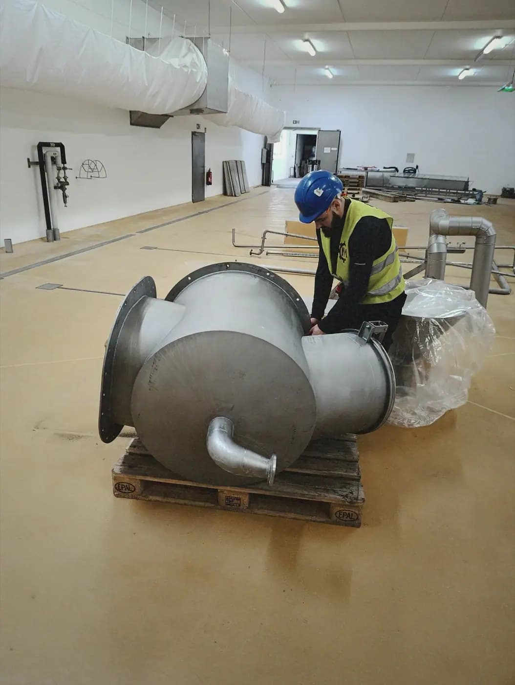Demontaż suszarki bębnowej o masie 9 ton z betonowego cokołu — 7