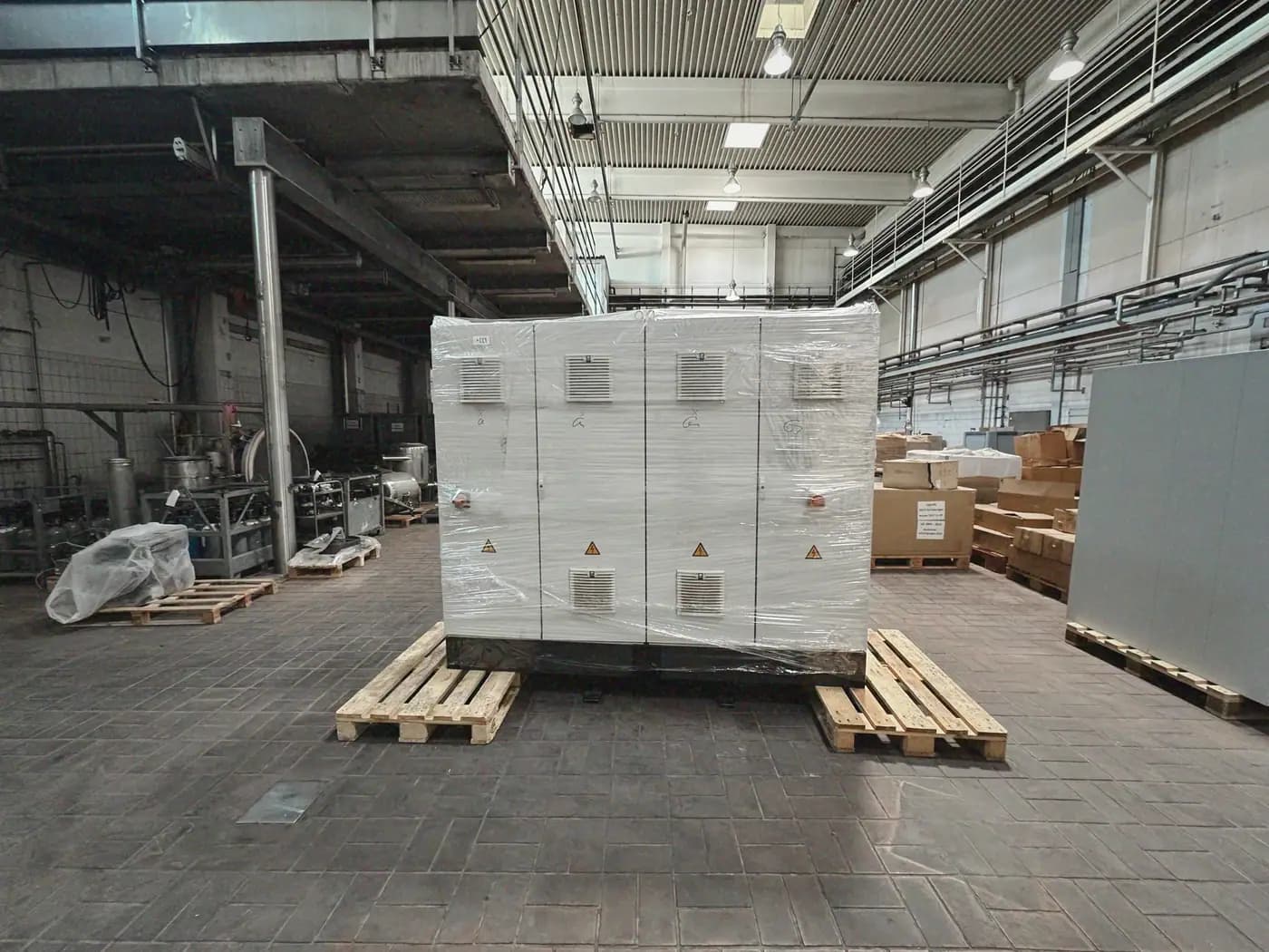 Svuotamento Completo di una Sala Produzione ed Esportazione degli Impianti all'Estero — 12
